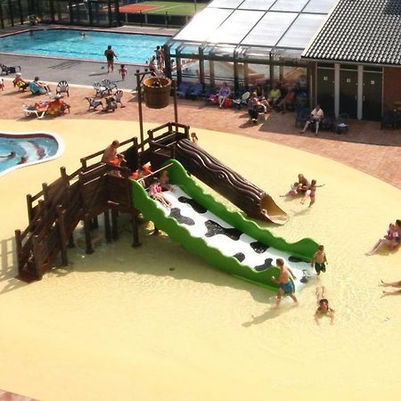Lodge 4 personen camping de Molenhof Reutum Buitenkant foto