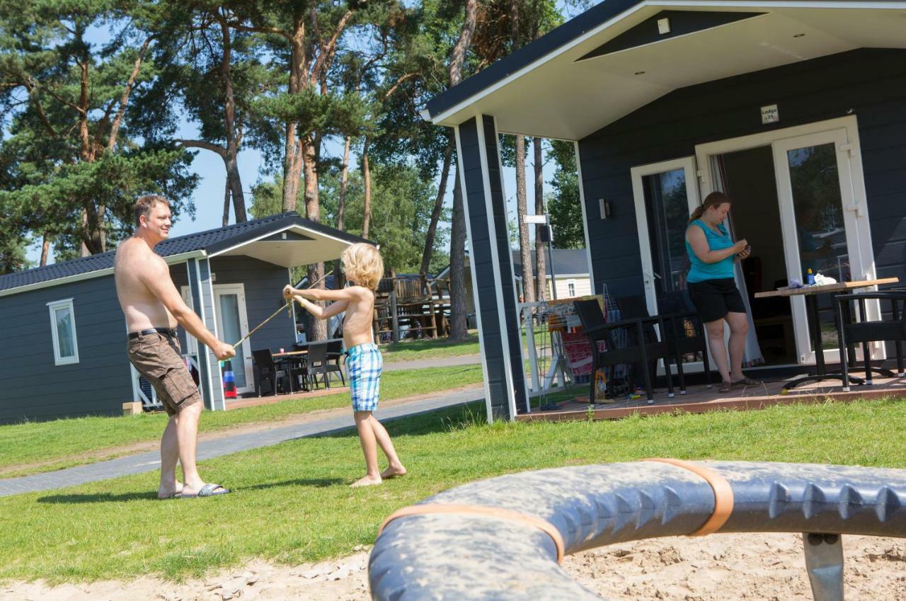 Lodge 4 personen camping de Molenhof Reutum Buitenkant foto