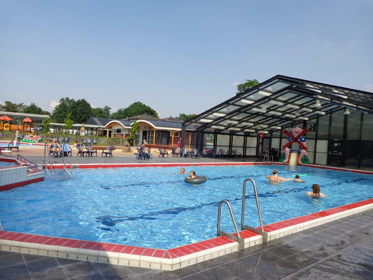 Lodge 4 personen camping de Molenhof Reutum Buitenkant foto
