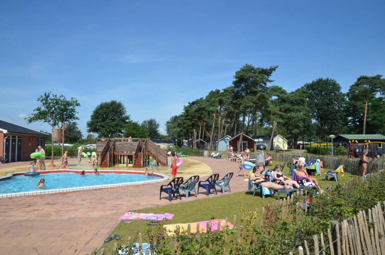 Lodge 4 personen camping de Molenhof Reutum Buitenkant foto